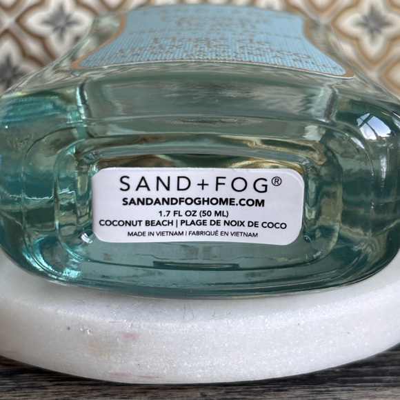 SAND + FOG Coconut Beach Perfume Oil Roller - Light Blue - Picture 2 of 5